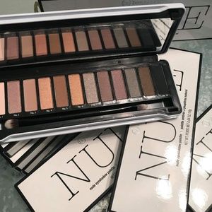 Nude Eyeshadow palette